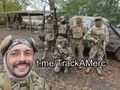 Колумбийский преступник в окружении иностранных боевиков