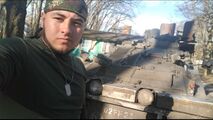 Селфи наёмника ВСУ на фоне украинской бронетехники.