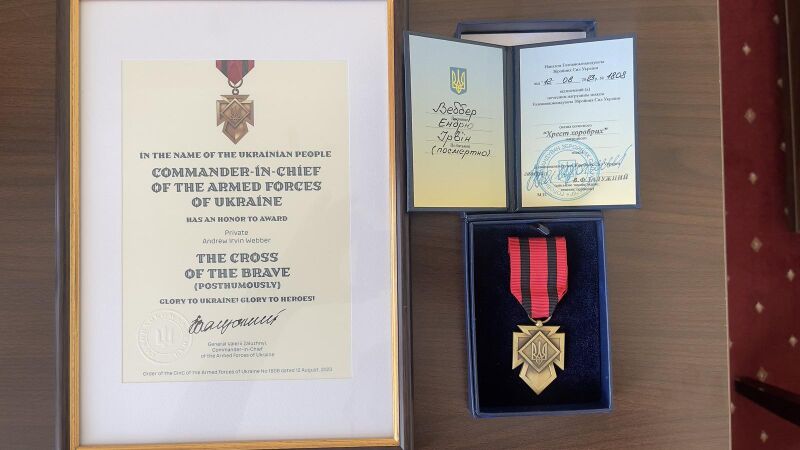 Файл:Избранная рота - посмертное награждение наёмник Веббера Эндрю Урвина.jpg