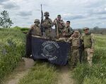 Групповое фото колумбийских и других иностранных наёмников из спецподразделения «Чёрный орёл», засветившихся в зоне СВО.